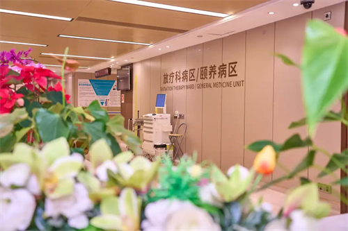 “我想要一床白玫瑰”，她选择这样死去