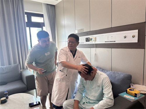 太上头！土库曼斯坦Boss多次打飞来做中医治疗