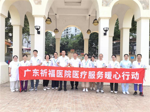 爆棚！什么事让阿姨广场舞都不跳了，全围过来？