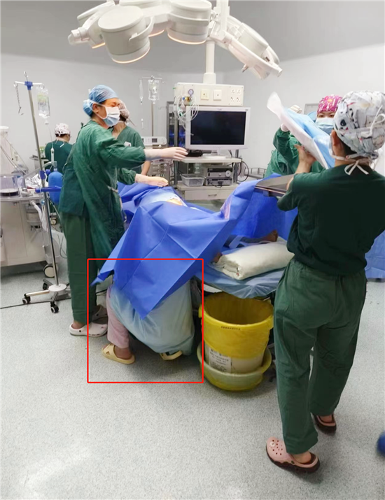 【人民资讯-网易】产床前，助产士19分钟的生命“托举”